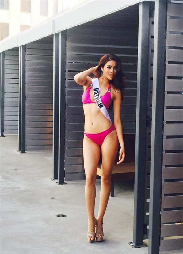 Người đẹp Hoa hậu Hoàn vũ khoe dáng với bikini