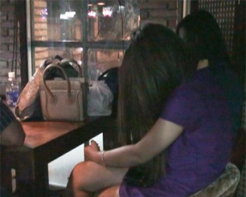 Tiep vien bikini mua khieu dam:&nbsp;Coi&nbsp;ho&nbsp;den khi het khach