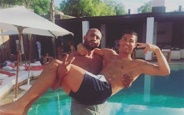 Ronaldo và nghi vấn giới tính