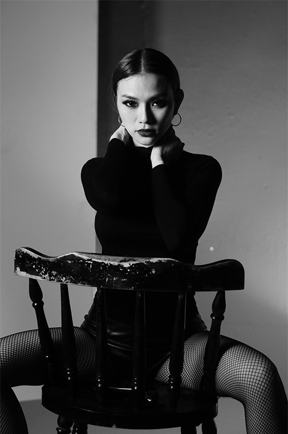 Thu Thủy hy sinh mái tóc dài cho MV mới 3