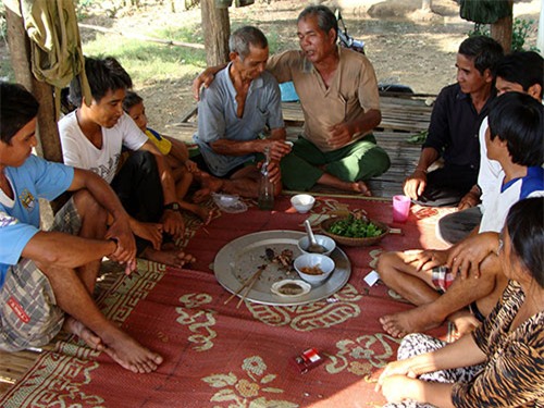 Cả làng… nát rượu - 1