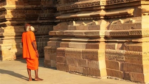Đỏ mặt với ngôi đền ngàn tuổi chứa đầy tượng 'phòng the' - ảnh 12