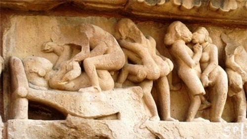 Đỏ mặt với ngôi đền ngàn tuổi chứa đầy tượng 'phòng the' - ảnh 5