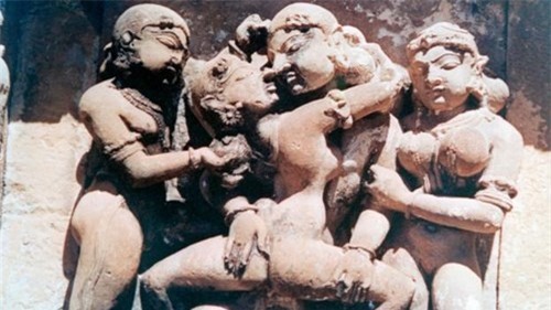 Đỏ mặt với ngôi đền ngàn tuổi chứa đầy tượng 'phòng the' - ảnh 9