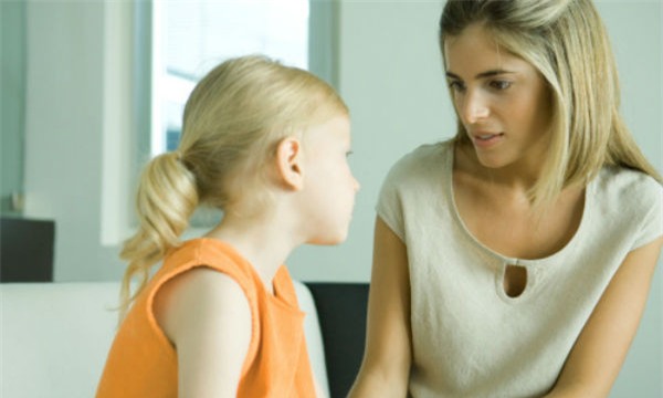 Xử lý tình huống khi bị con bắt gặp làm 'chuyện ấy' theo độ tuổi