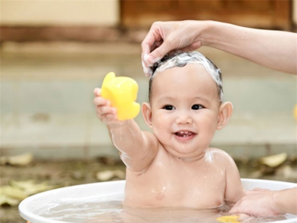 ve-sinh-cho-con-blogtamsuvn (2)