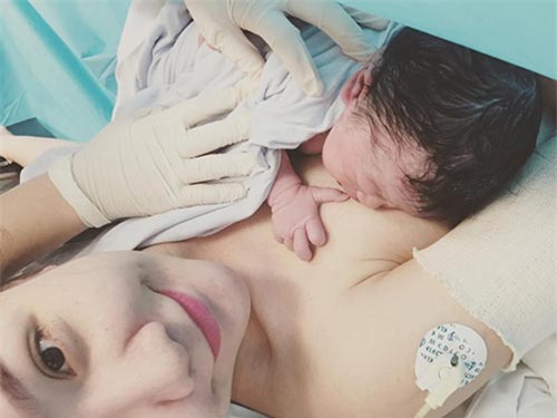 Tuyệt chiêu trị rạn da bằng dầu dừa của sao Việt - 4