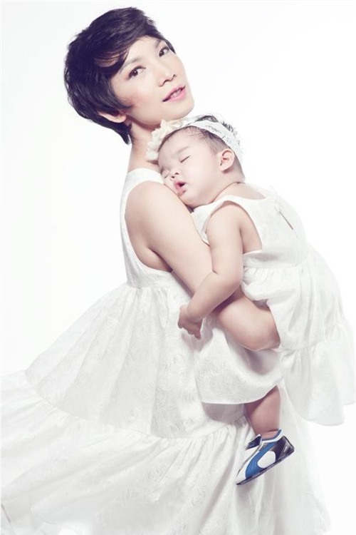 Bé Thỏ trào đời trong niềm hạnh phúc vô bờ bến của Xuân Lan