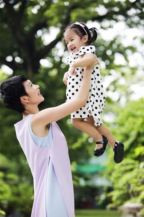 Nhưng dù cứng rắn thế nào, Xuân Lan cũng không thể che giấu hết nỗi buồn.