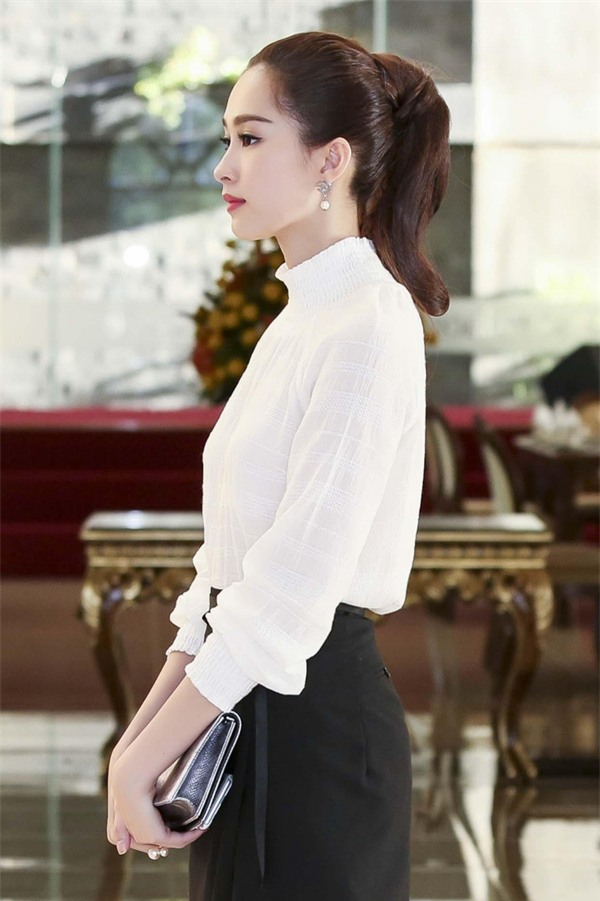 Hoa hậu Thu Thảo “kín cổng cao tường” vẫn xinh đẹp ngất ngây - Ảnh 2.