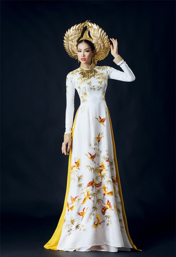 Xuýt xoa trước quốc phục mạ vàng của Phạm Hương tại &amp;quot;Hoa hậu Hoàn vũ 2015&amp;quot; - Ảnh 1.