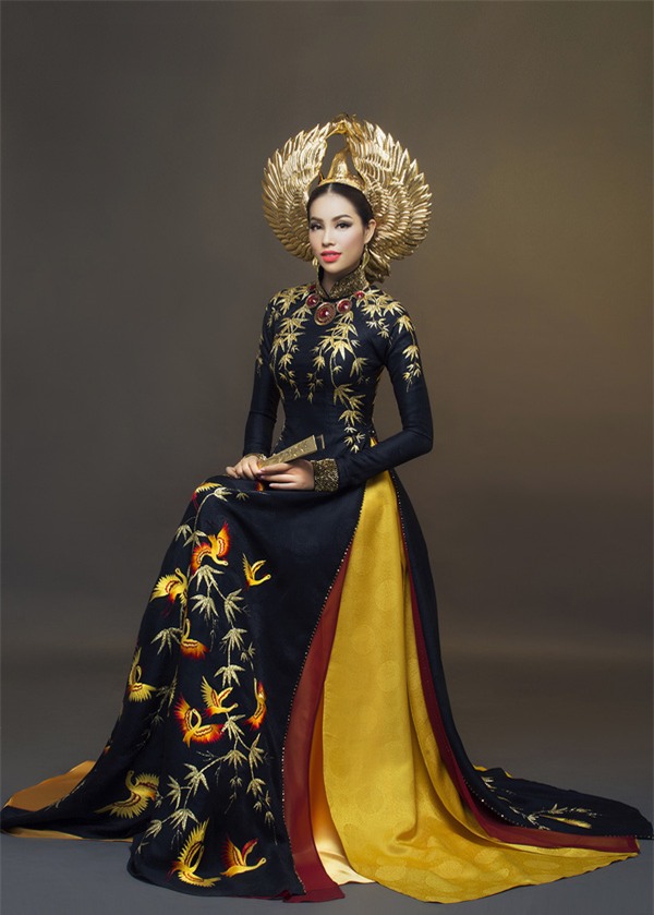Xuýt xoa trước quốc phục mạ vàng của Phạm Hương tại "Hoa hậu Hoàn vũ 2015" - Ảnh 4.