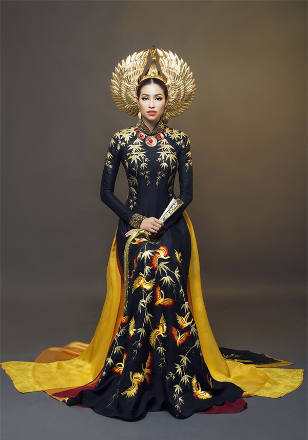 Xuýt xoa trước quốc phục mạ vàng của Phạm Hương tại "Hoa hậu Hoàn vũ 2015" - Ảnh 5.
