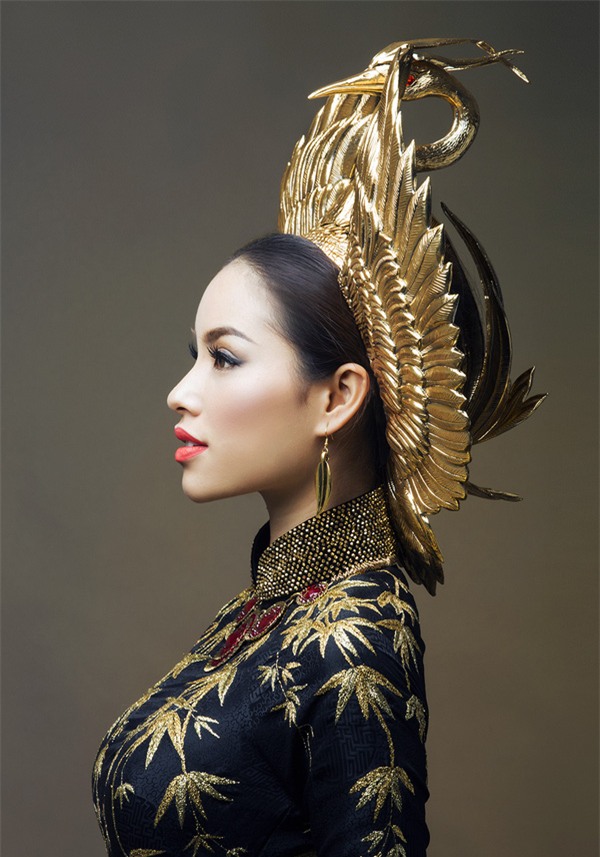 Xuýt xoa trước quốc phục mạ vàng của Phạm Hương tại &amp;quot;Hoa hậu Hoàn vũ 2015&amp;quot; - Ảnh 6.