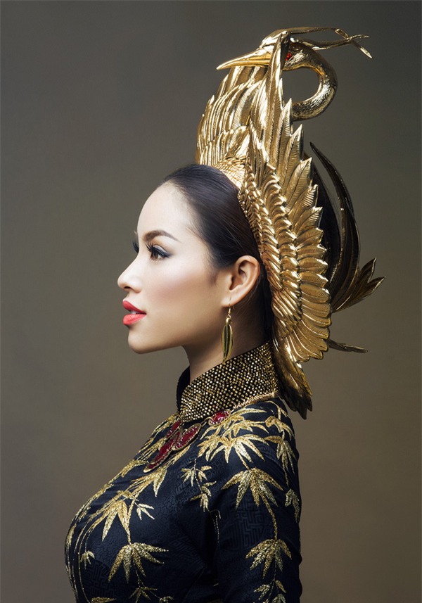 Xuýt xoa trước quốc phục mạ vàng của Phạm Hương tại "Hoa hậu Hoàn vũ 2015" - Ảnh 6.