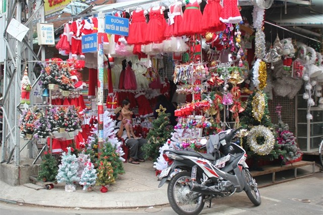 Dịch vụ Noel ở Sài Gòn ế ẩm vì khách dùng đồ cũ