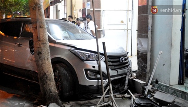 Vụ ô tô đâm liên hoàn ở Sài Gòn: Cô gái trẻ vẫn chưa biết bạn thân đã tử vong - Ảnh 1.