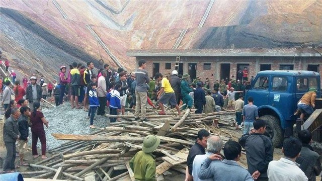 tai nạn lao động, cây xăng bị đổ sập