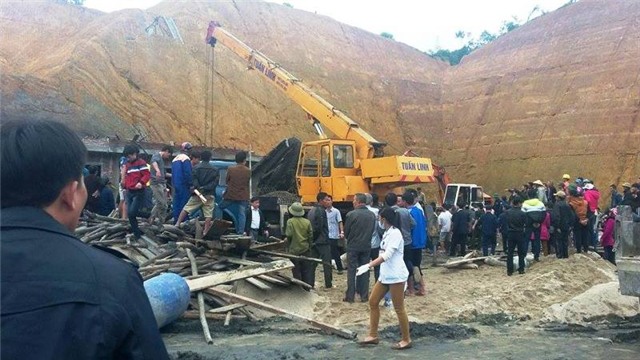 tai nạn lao động, cây xăng bị đổ sập