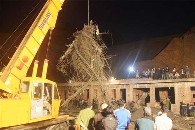 sập cây xăng, sập cây xăng ở Hà Tĩnh, sập cây xăng đang xây, cứu hộ sập cây xăng