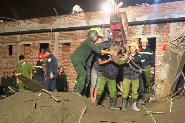 sập cây xăng, sập cây xăng ở Hà Tĩnh, sập cây xăng đang xây, cứu hộ sập cây xăng