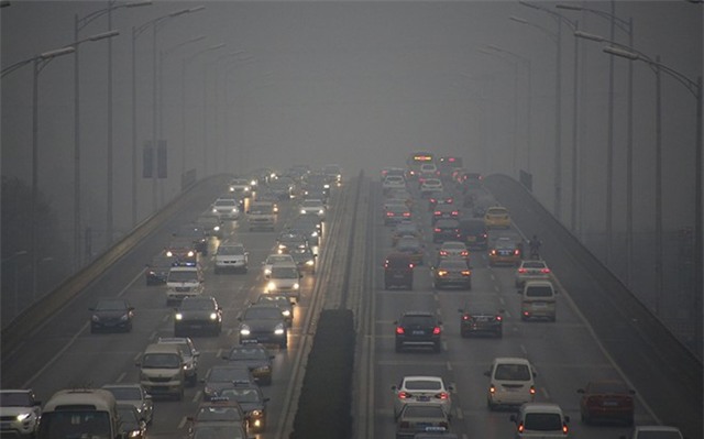 Dân Bắc Kinh đeo máy hô hấp khi ra đường do ô nhiễm