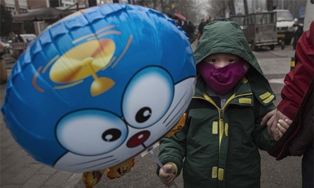 Dân Bắc Kinh đeo máy hô hấp khi ra đường do ô nhiễm