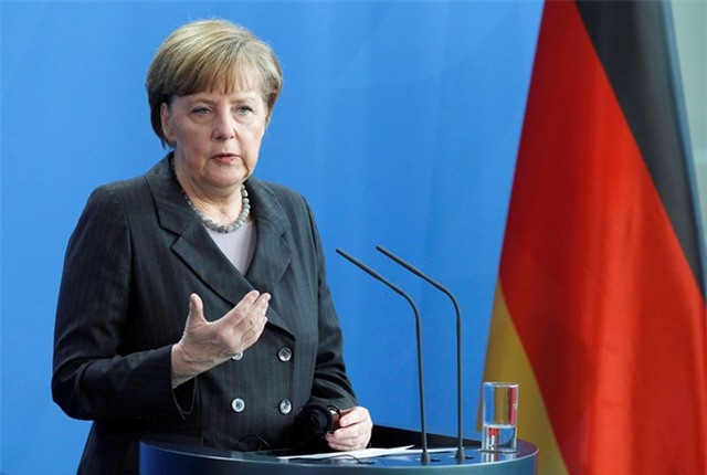 Ở cương vị là người đứng đầu nền kinh tế mạnh nhất châu Âu, bà Merkel đã chỉ ra phương hướng giải quyết các cuộc khủng hoảng trong khu vực và trên thế giới, đấu tranh cho quyền lợi của nước Đức. Hồi đầu năm nay, bà Merkel làm việc với Tổng thống Nga Vladmir Putin về tình hình Ukraine. Sau đó, bà tiếp tục giải quyết cuộc khủng hoảng tài chính Hy Lạp, đe dọa toàn bộ khu vực đồng tiền chung châu Âu. Ảnh: Reuters
