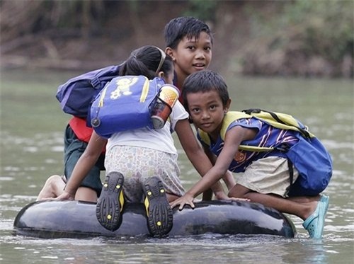thot tim canh tre em vuot bom, du day den truong hinh anh 11