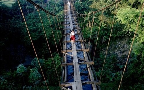 thot tim canh tre em vuot bom, du day den truong hinh anh 15