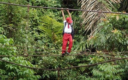 thot tim canh tre em vuot bom, du day den truong hinh anh 2
