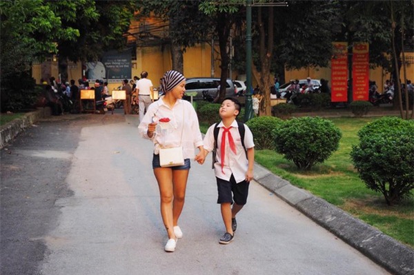 Nụ cười lạc quan của người phụ nữ xinh đẹp mắc bệnh ung thư vú - Ảnh 2.