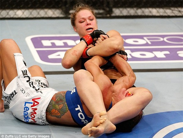 Ronda Rousey thề đánh gãy răng, vỡ quai hàm kình địch Holly Holm - Ảnh 3.