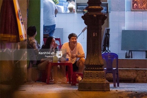 Văn Mai Hương cùng bạn trai mới khoác vai, ôm eo đi dạo phố lúc nửa đêm - Ảnh 2.