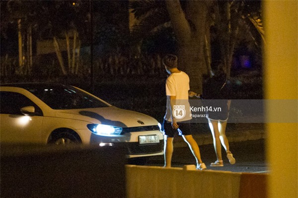 Văn Mai Hương cùng bạn trai mới khoác vai, ôm eo đi dạo phố lúc nửa đêm - Ảnh 14.