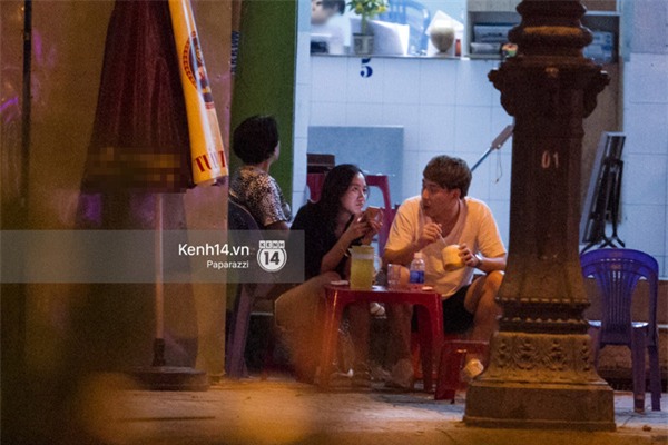 Văn Mai Hương cùng bạn trai mới khoác vai, ôm eo đi dạo phố lúc nửa đêm - Ảnh 4.