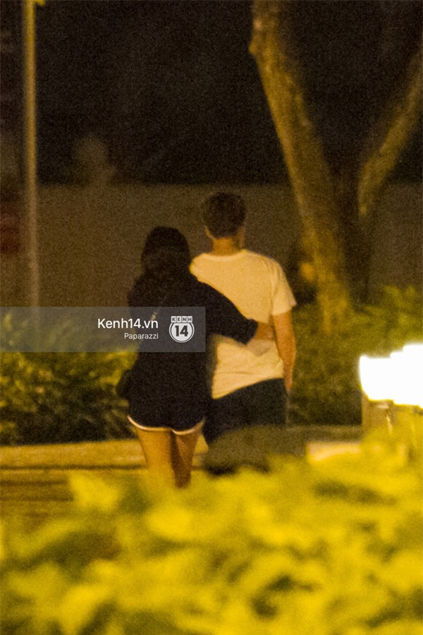 Văn Mai Hương cùng bạn trai mới khoác vai, ôm eo đi dạo phố lúc nửa đêm - Ảnh 10.