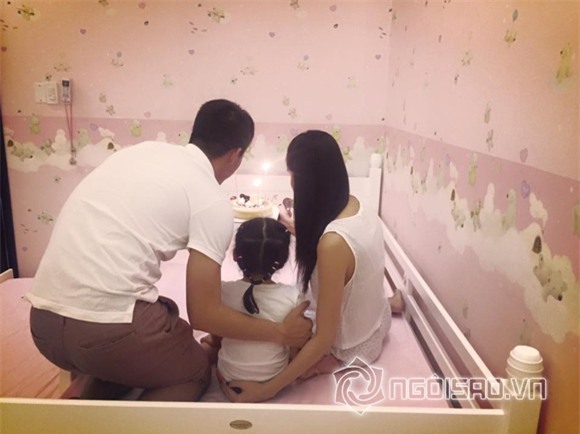 Con gái Thủy Tiên và Công Vinh  0