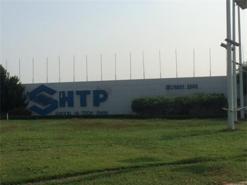 Vụ người lạ đâm kim tiêm: Đưa 9 công nhân đi xét nghiệm - 1