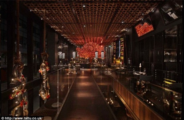 Man Utd thua thảm, dàn WAGs xinh đẹp vẫn tưng bừng tiệc tùng - Ảnh 6.