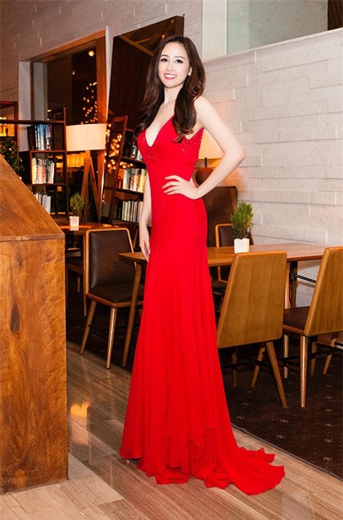 mai phuong thuy thay 2 vay goi cam 