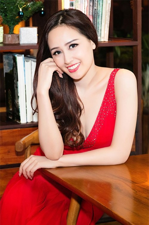 mai phuong thuy thay 2 vay goi cam