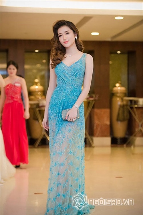 Những bộ trang phục 'gây bão' của Phạm Hương tại Hoa hậu Hoàn vũ 4