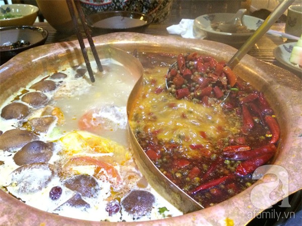 Nhớ đời nồi lẩu cay Trùng Khánh đặc sánh ớt và tiêu-6