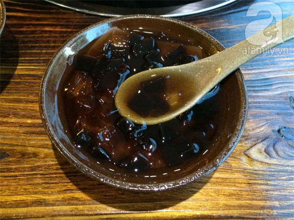 Nhớ đời nồi lẩu cay Trùng Khánh đặc sánh ớt và tiêu-9