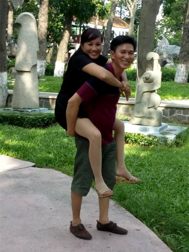 Hình ảnh đời thường đáng yêu của vợ chồng chị Dần.