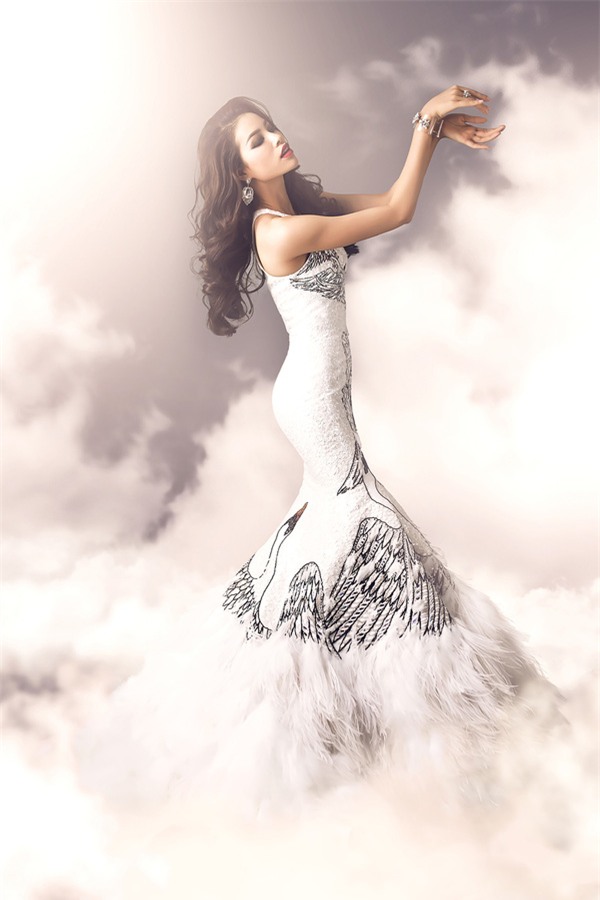 Ngẩn ngơ ngắm trang phục dạ hội tuyệt đẹp của Phạm Hương tại Hoa hậu Hoàn vũ 2015 - Ảnh 1.