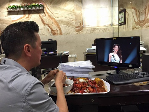 Đàm Vĩnh Hưng bỏ dở bữa ăn vì mải xem Phạm Hương thi Bán kết HHHV - Ảnh 2.