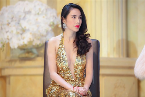 Thủy Tiên, Hoàng Thùy Linh phơi lưng trần giữa trời đông Hà Nội - 5