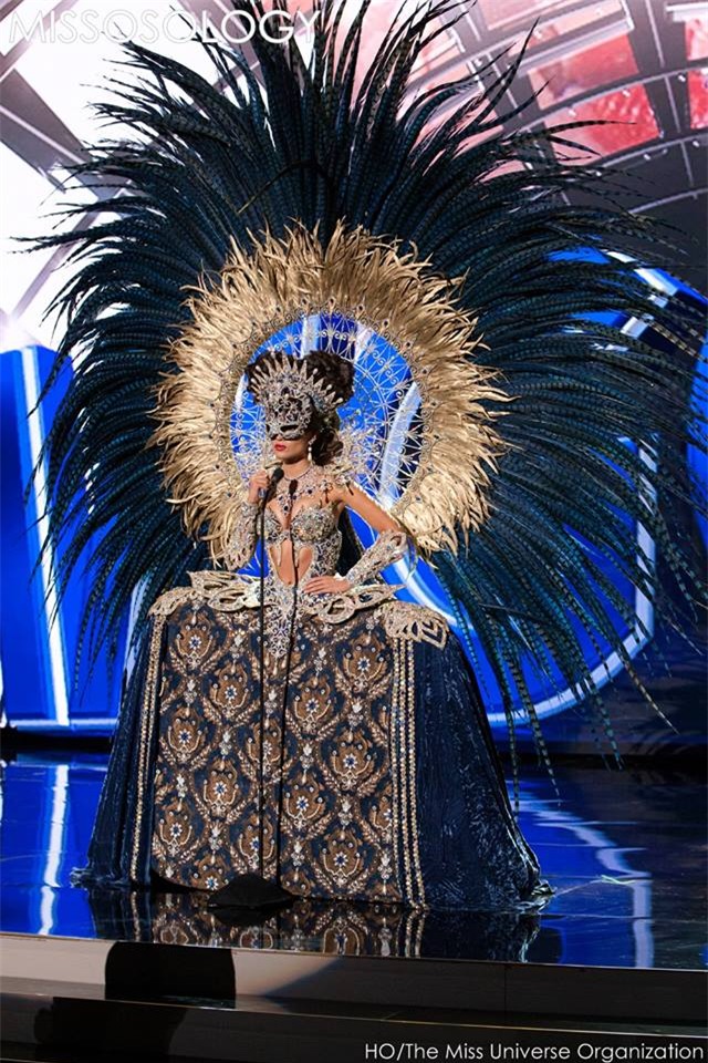 Phạm Hương làm nức lòng fan khi diễn trang phục dân tộc - 10